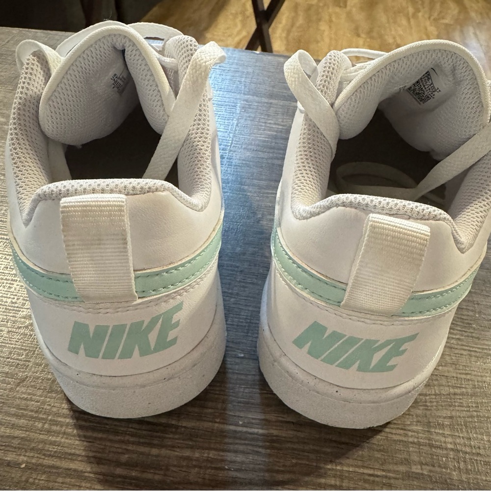 Nike White Court Sneakers Mint Green Swoosh Lace Up Casual Shoes 7Y/8.5Women - Picture 6 of 8